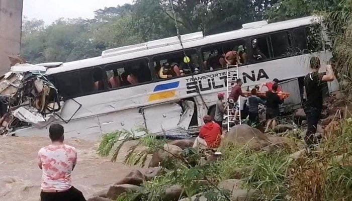 ব্রাজিলে সড়ক দুর্ঘটনায় বিশ্ববিদ্যালয়ের ১২ শিক্ষার্থী নিহত