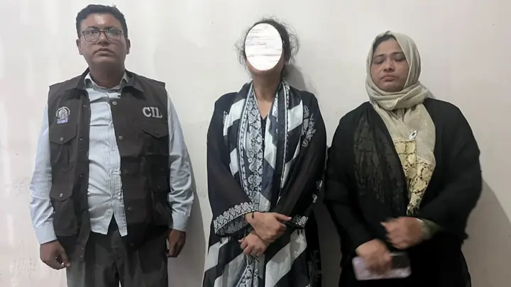 ঘরে বসে আয়ের প্রলোভনে ২৪ লাখ টাকা হাতিয়ে নেওয়া চক্রের নারী সদস্য গ্রেপ্তার