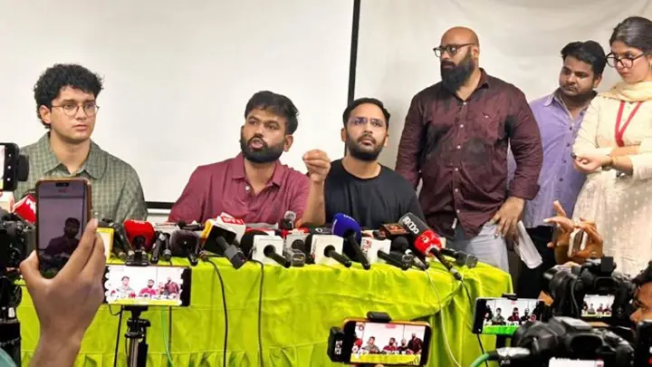 ভারতের সিইসিকে পদত্যাগ করতে ৪৮ ঘণ্টা সময় দিল ‘ককরোচ’