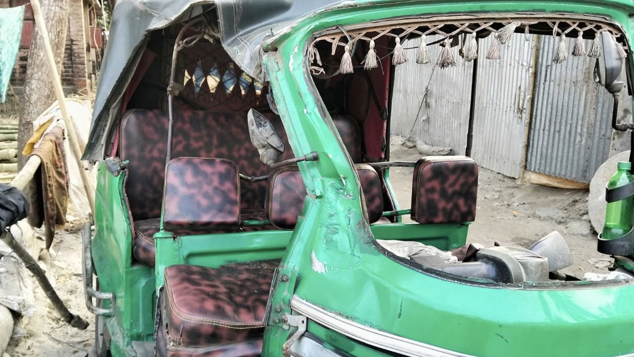 সেনাবাহিনীর গাড়ির সঙ্গে সিএনজির সংঘর্ষে নিহত ১