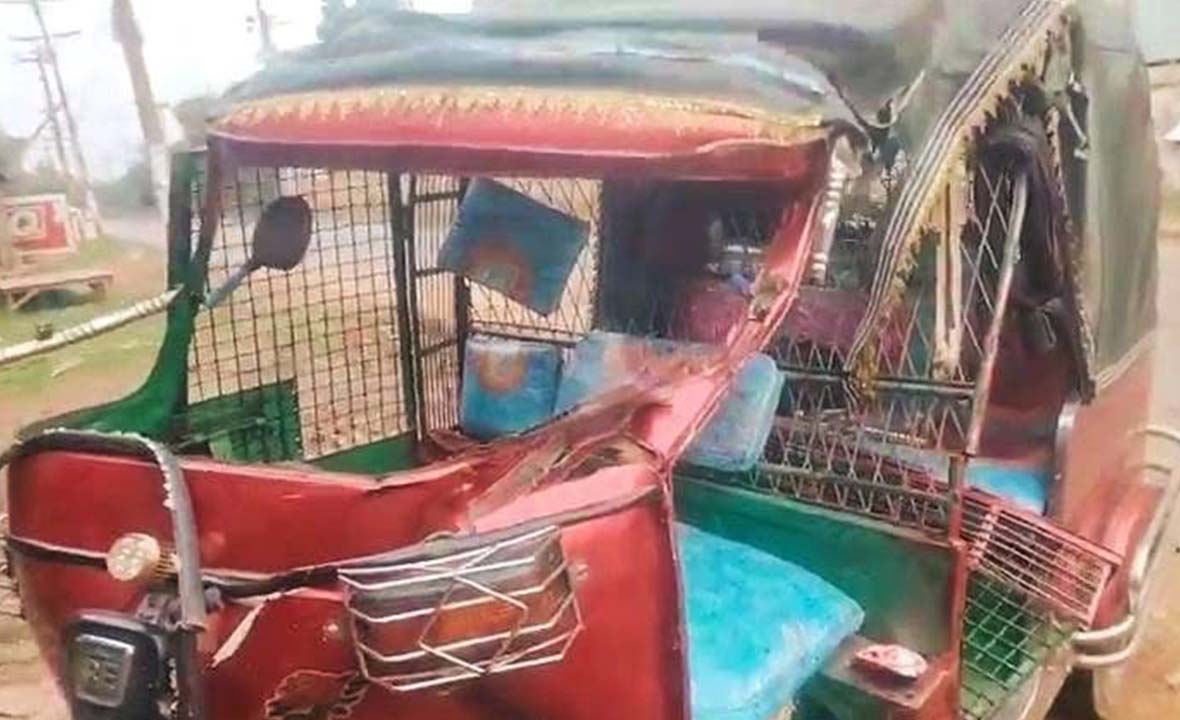 শ্রীপুরে দাঁড়িয়ে থাকা ট্রাকে সিএনজির ধাক্কা, নিহত ১