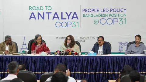 জলবায়ু অর্থায়ন হতে হবে ঋণের বদলে অনুদানভিত্তিক
