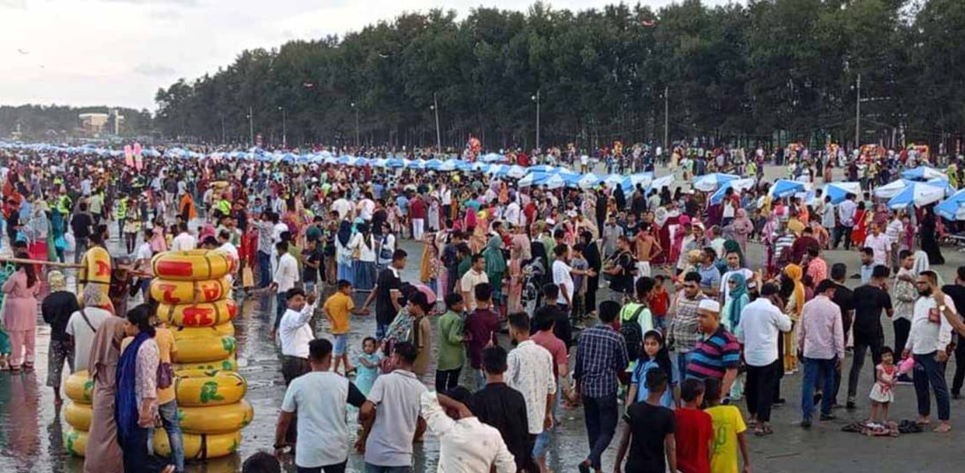 পর্যটকে টইটম্বুর কক্সবাজার, হোটেল ভাড়া বেশি রাখার অভিযোগ