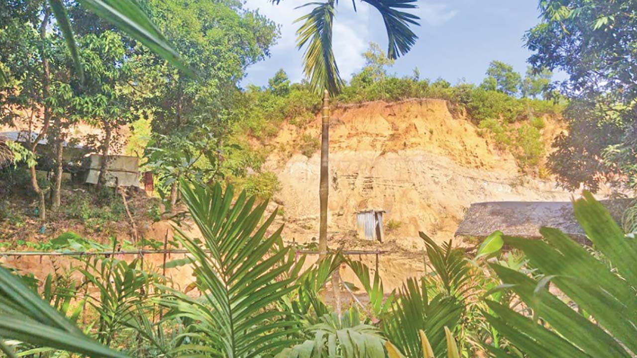 উখিয়ায় ইনানী বন ধ্বংসের মহোৎসব