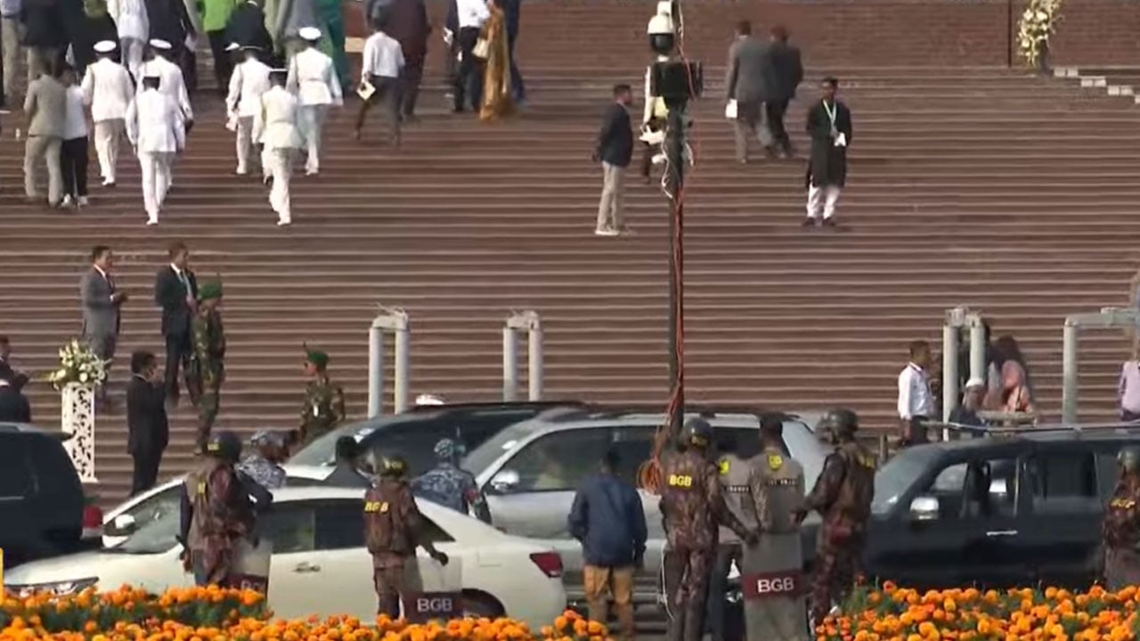 শপথ নিতে সংসদ ভবনে মন্ত্রিপরিষদের সদস্যরা