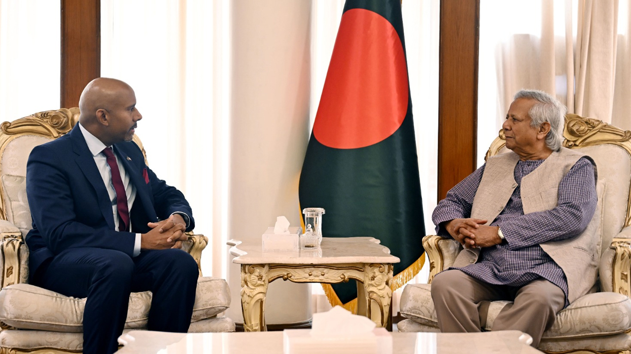 পাচার হওয়া অর্থ উদ্ধারে কানাডার সাহায়তা চাইলেন প্রধান উপদেষ্টা