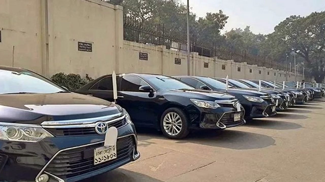 গাড়ি কিনতে সরকারি কর্মকর্তাদের সুদমুক্ত ঋণ আপাতত বন্ধ