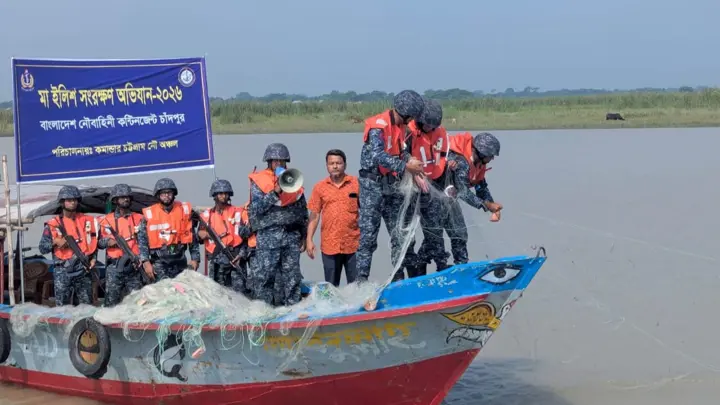 চাঁদপুরে মা ইলিশ রক্ষায় নৌবাহিনীর অভিযানে ৭ কোটি টাকার জাল জব্দ