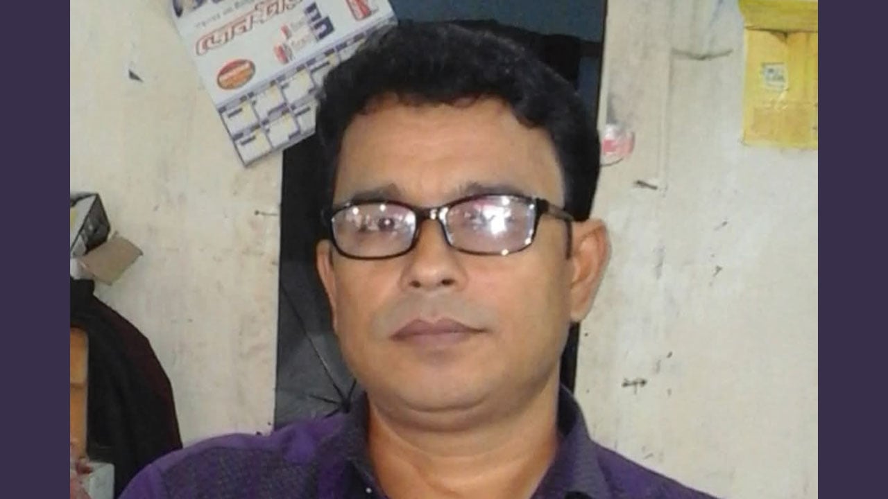 সড়ক দুর্ঘটনায় বাড়ি ফেরা হলো না স্কুল শিক্ষকের, বাড়িতে শোকের মাতম