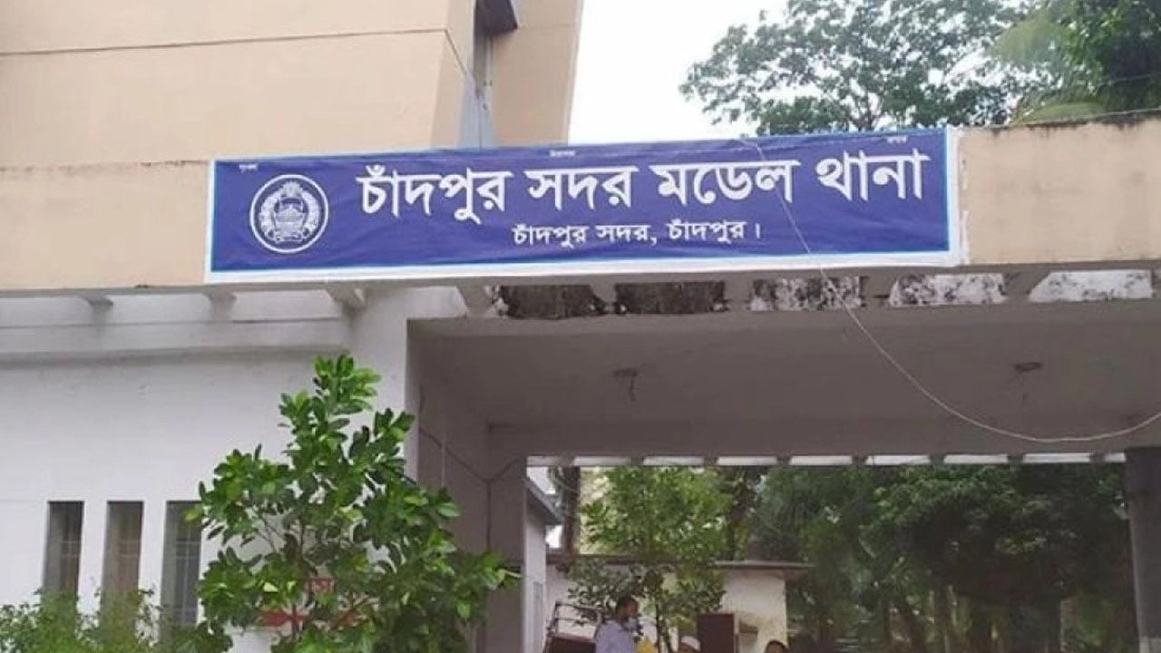 চাঁদপুরে সড়কের পাশ থেকে অজ্ঞাত যুবকের লাশ উদ্ধার