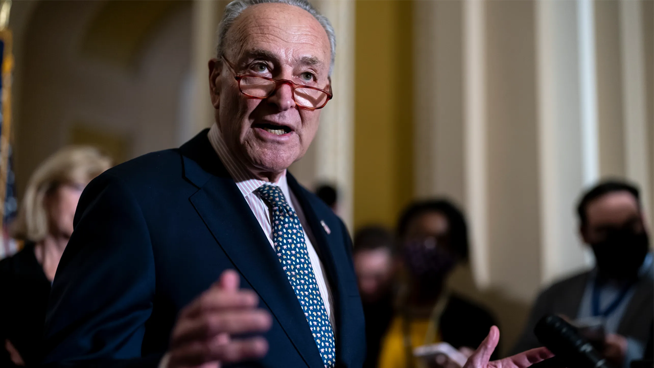 যুক্তরাষ্ট্রে জ্বালানি তেলের দাম বৃদ্ধির জন্য ট্রাম্প দায়ী: সিনেটর শুমার