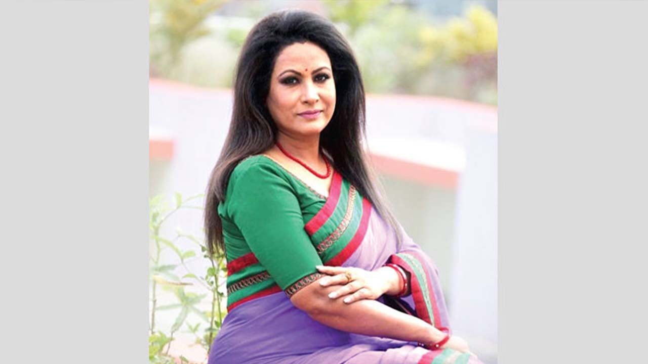 হজ পালনে যাচ্ছেন চিত্রনায়িকা চম্পা