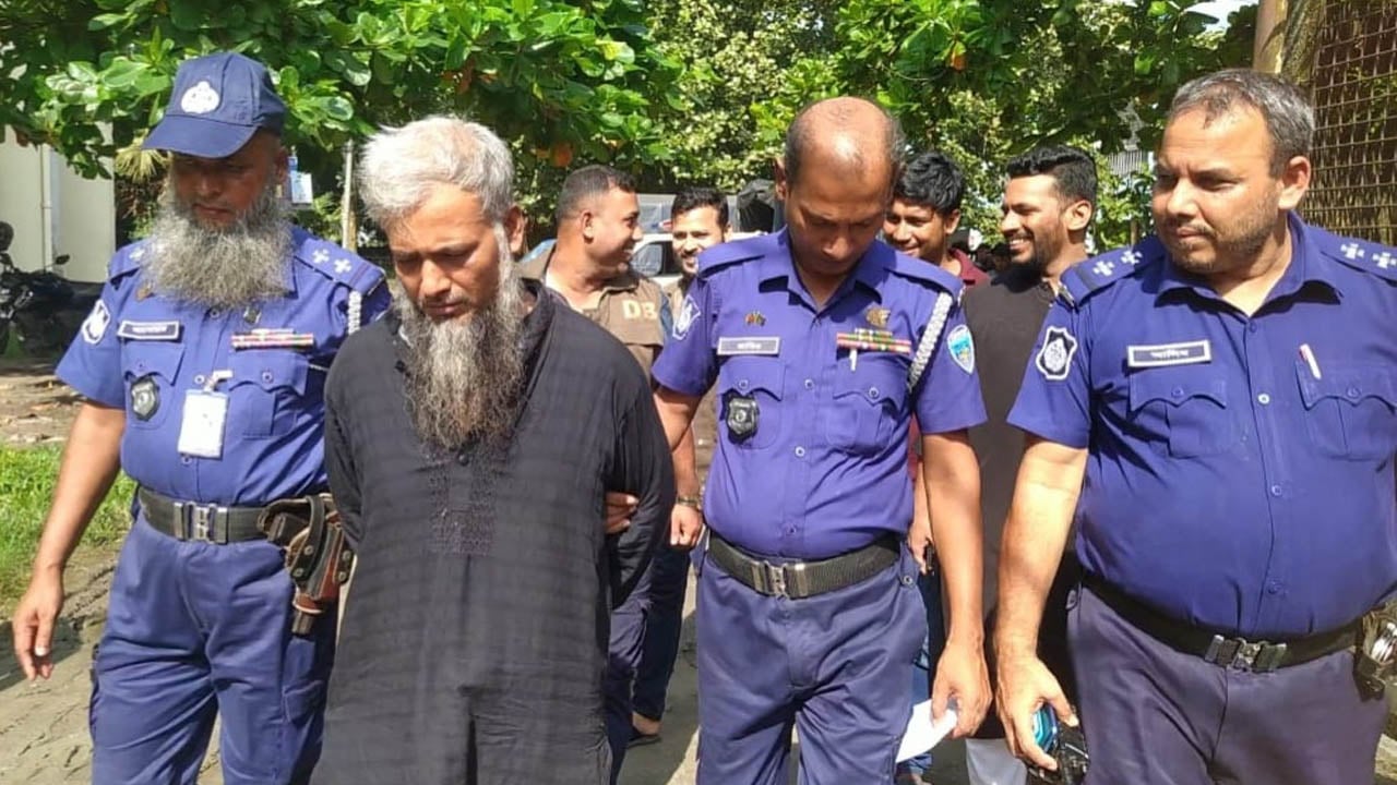খতিবের ওপর হামলার কারণ জানালেন সেই ব্যক্তি