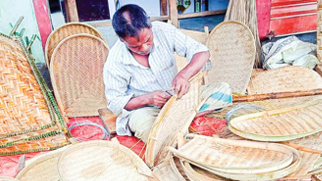 বাঁশ শিল্প পণ্যে ভাগ্য বদল সুকুমার-রুবেলের