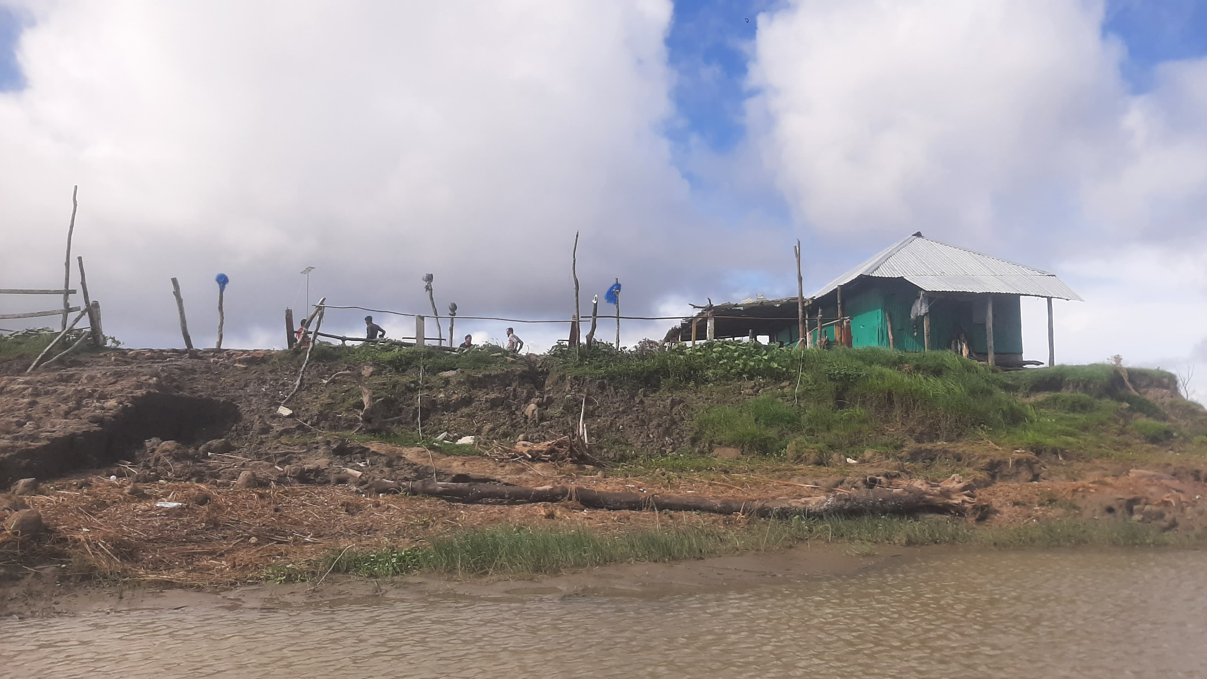 চর দখল করায় বিএনপির ২ নেতাকে কোপান বাসিন্দারা