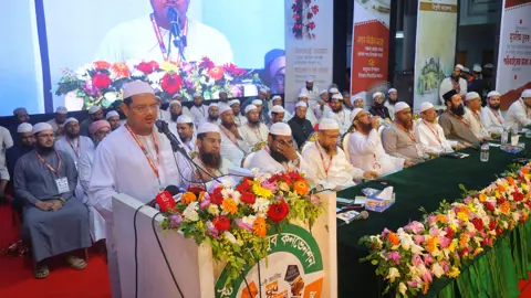 চাঁদাবাজ-টেন্ডারবাজ-দখলবাজদের বিষদাঁত উপড়ে ফেলতে হবে: চরমোনাই পীর