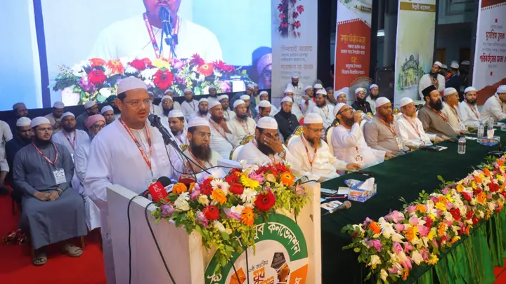 চাঁদাবাজ-টেন্ডারবাজ-দখলবাজদের বিষদাঁত উপড়ে ফেলতে হবে: চরমোনাই পীর