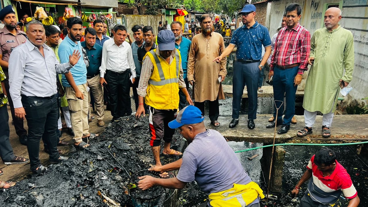 জলাবদ্ধতা নিরসনে নাগরিক সচেতনতার বিকল্প নেই: চসিক মেয়র