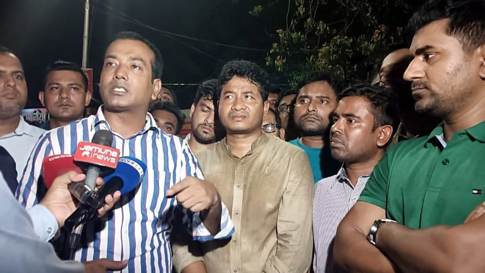 পারভেজের মৃত্যুর ঘটনায় ঢাবিতে মধ্যরাতে ছাত্রদলের বিক্ষোভ