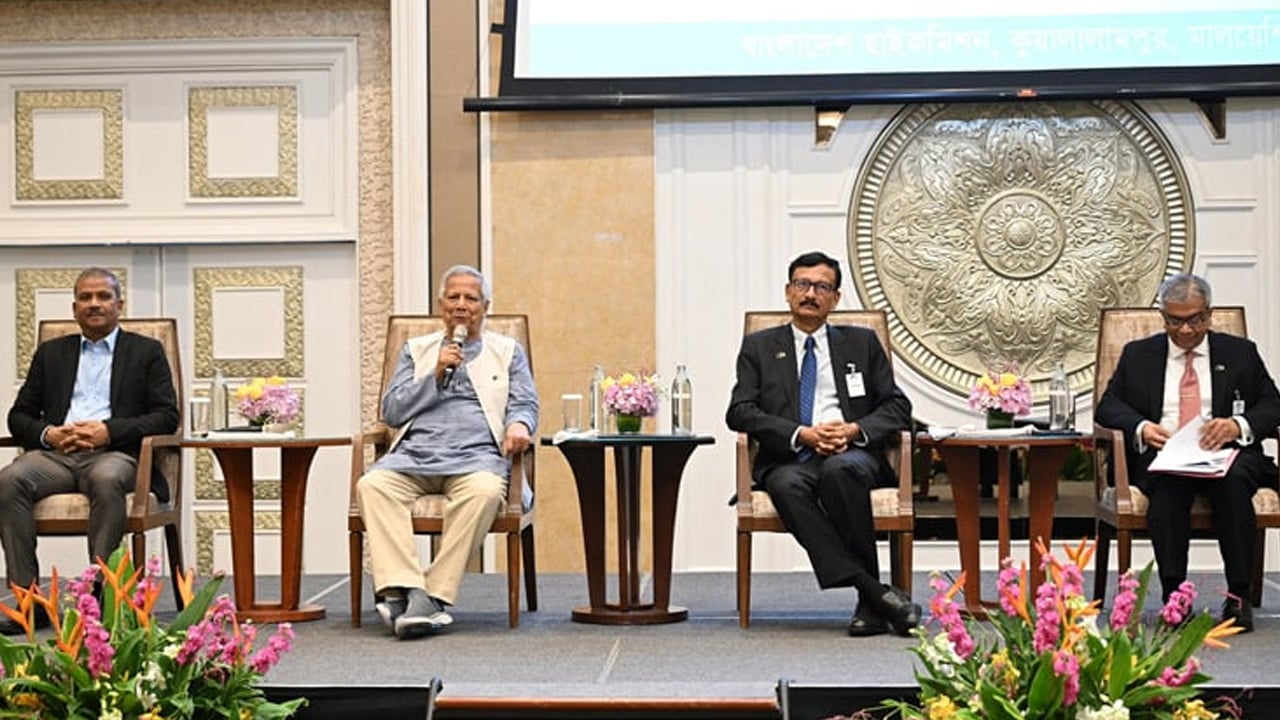 রেমিট্যান্সে ঘুরে দাঁড়িয়েছে দেশের অর্থনীতি