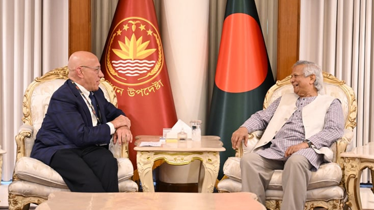 প্রধান উপদেষ্টার সঙ্গে জাতিসংঘের মিয়ানমার বিষয়ক বিশেষ দূতের সাক্ষাৎ