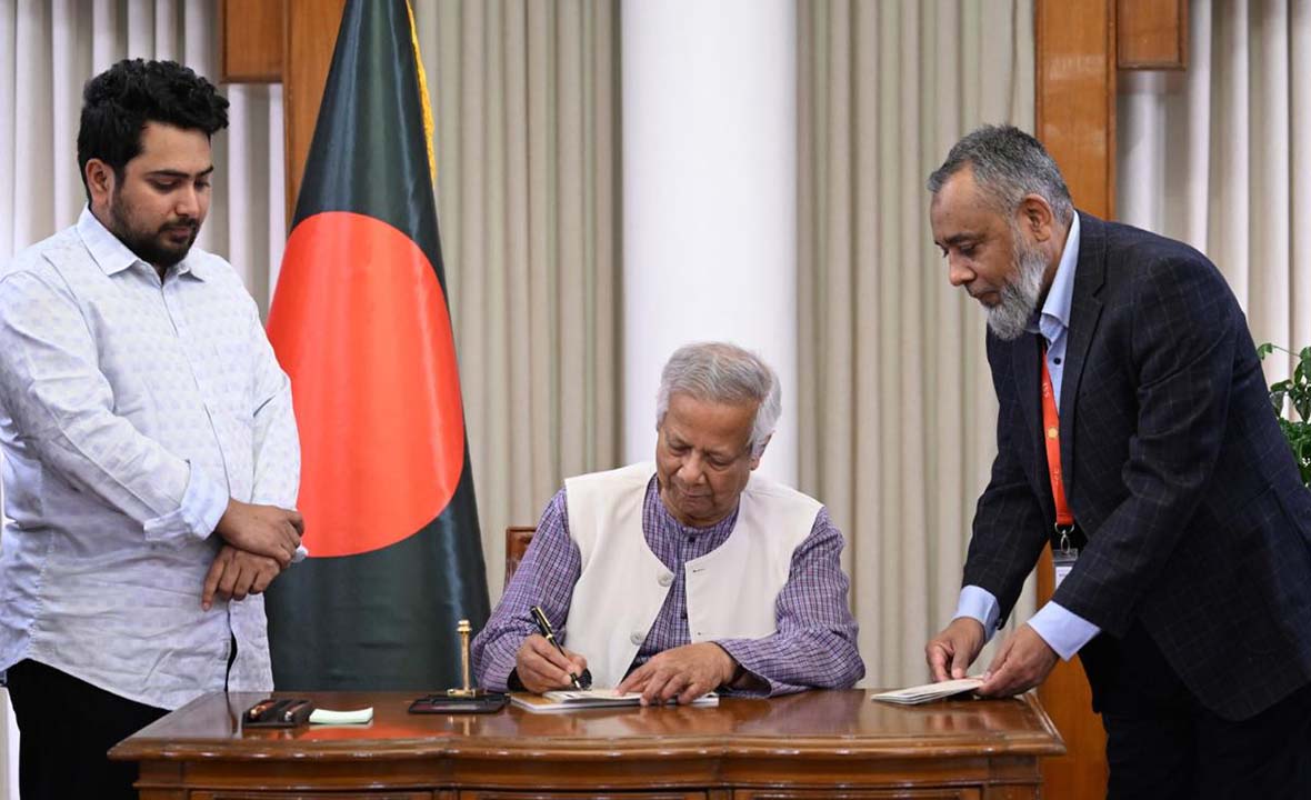 গণঅভ্যুত্থানে নারীদের অংশগ্রহণকে চিত্রায়িত করে ডাকটিকিট অবমুক্ত