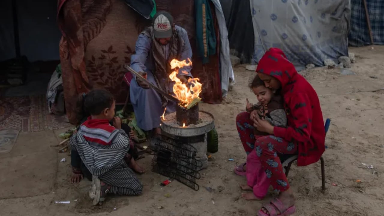 গাজায় প্রচণ্ড শীতে জমে নবজাতকের মৃত্যু