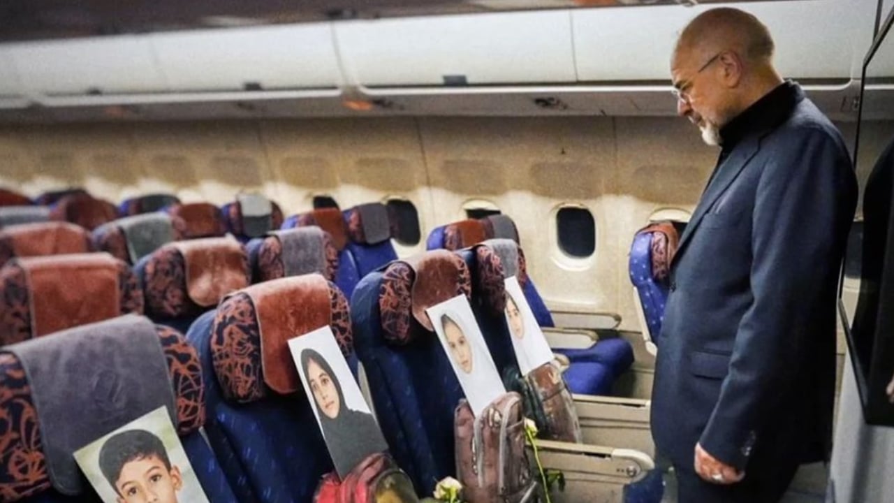 পাকিস্তানগামী বিমানে শহীদ শিশুদের ছবি, যে বার্তা দিলেন ইরানি স্পিকার