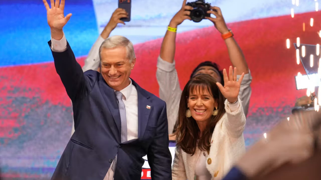 চিলির প্রেসিডেন্ট নির্বাচিত হলেন কট্টর-ডানপন্থি অ্যান্তোনিও কাস্ত