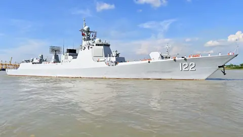 চট্টগ্রাম বন্দরে চীনা নৌবাহিনীর তিন জাহাজ
