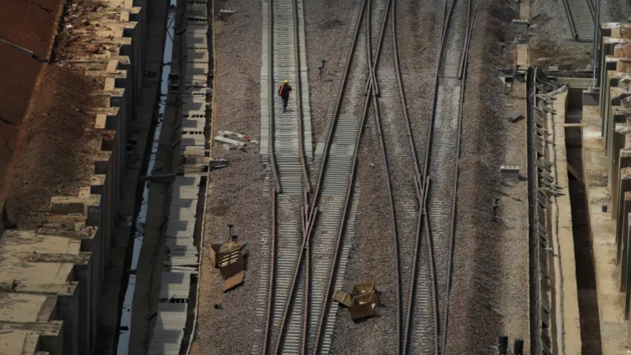 চীনে ট্রেনের ধাক্কায় নিহত ১১