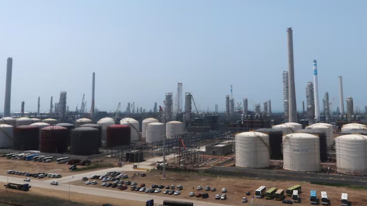 চীনের একটি তেল শোধনাগারের ওপর যুক্তরাষ্ট্রের নিষেধাজ্ঞা আরোপ