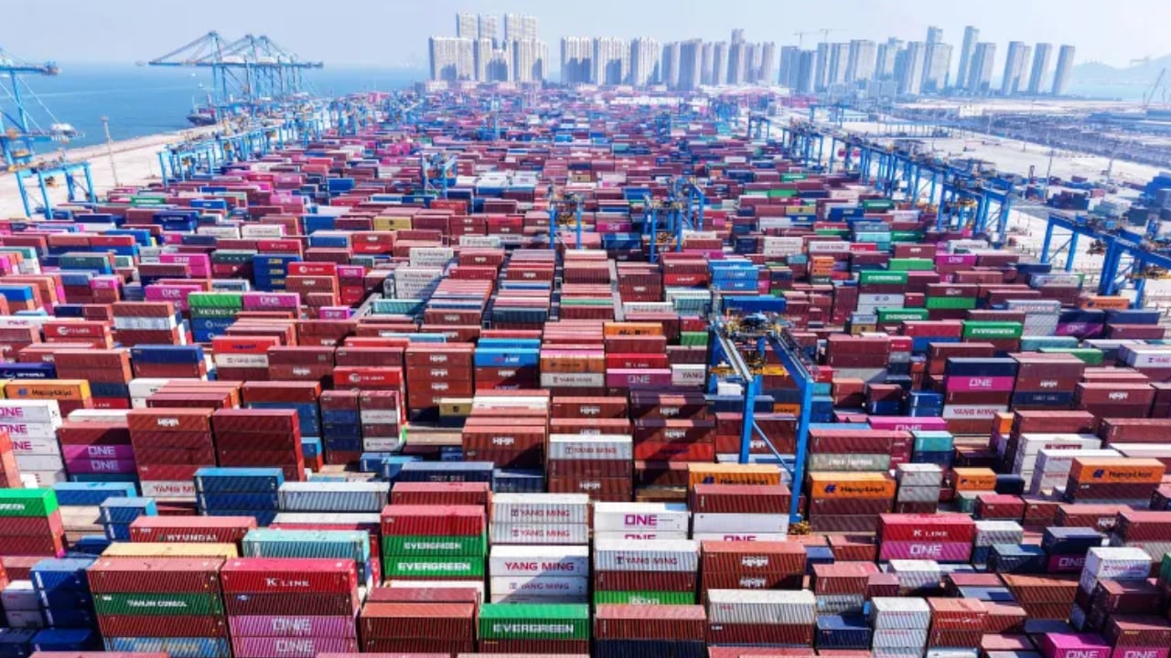 ট্রাম্পের শুল্কযুদ্ধের পরও রেকর্ড ছাড়াল চীনের রপ্তানি বাণিজ্য