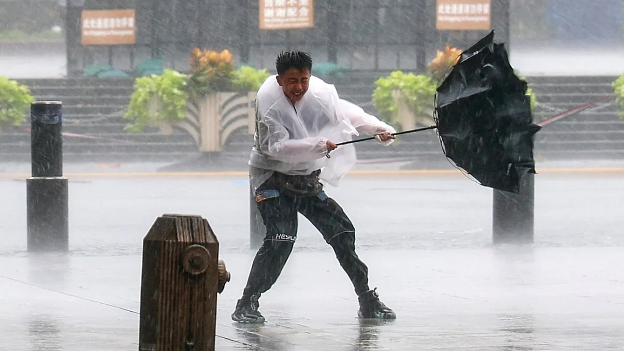 চীনে টাইফুন ডলফিনের আঘাত, সরানো হলো ১০ লাখ মানুষ 