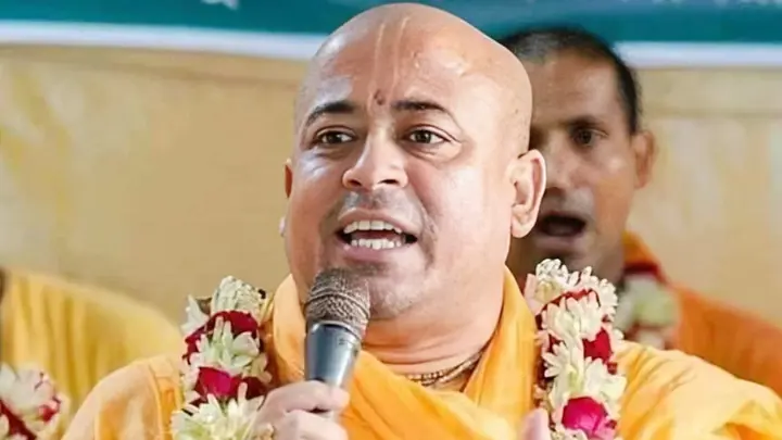 দুই মামলায় জামিন পেলেন চিন্ময় কৃষ্ণ দাস