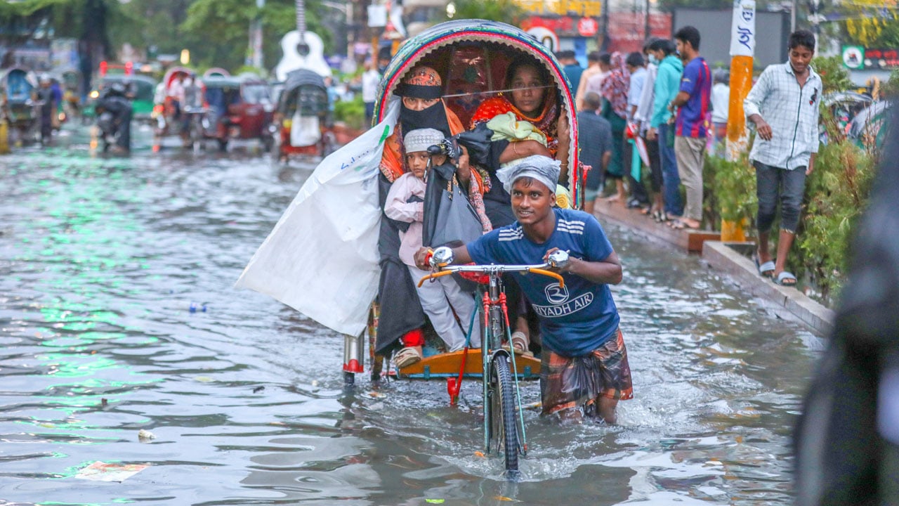 চট্টগ্রামে ফের জলাবদ্ধতা, বাঁধ অপসারণের পরও কোমরপানি