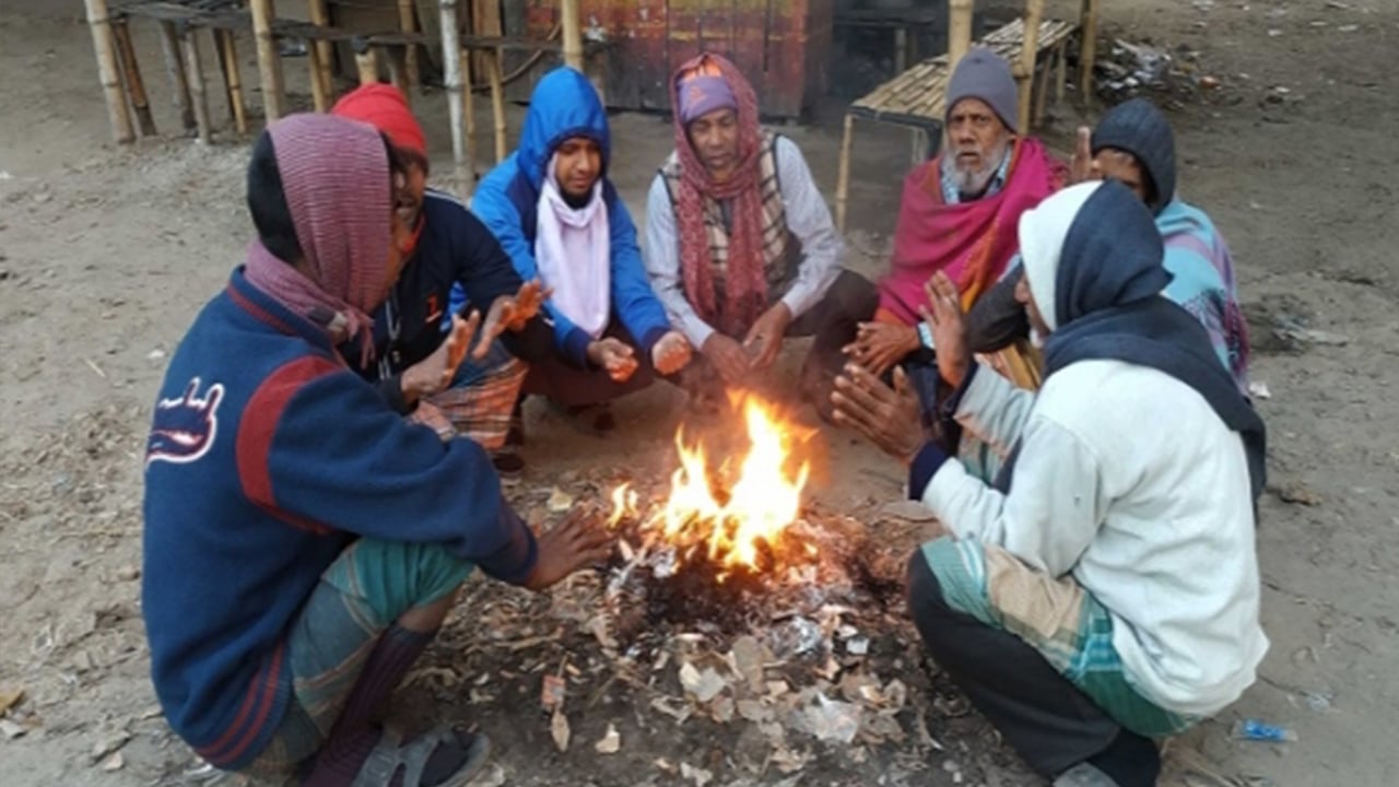 ফের কমেছে তাপমাত্রা, শীতে কাঁপছে চুয়াডাঙ্গা