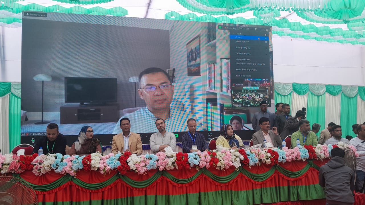 দেশটাকে লুট করে পালিয়ে গেছে ফ্যাসিস্ট হাসিনা