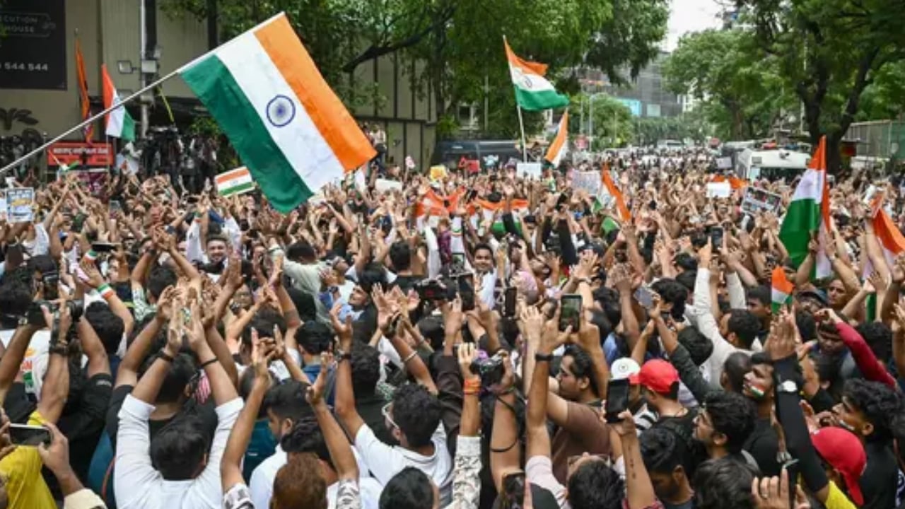 ভারতজুড়ে ককরোচ পার্টির নতুন কর্মসূচির ডাক