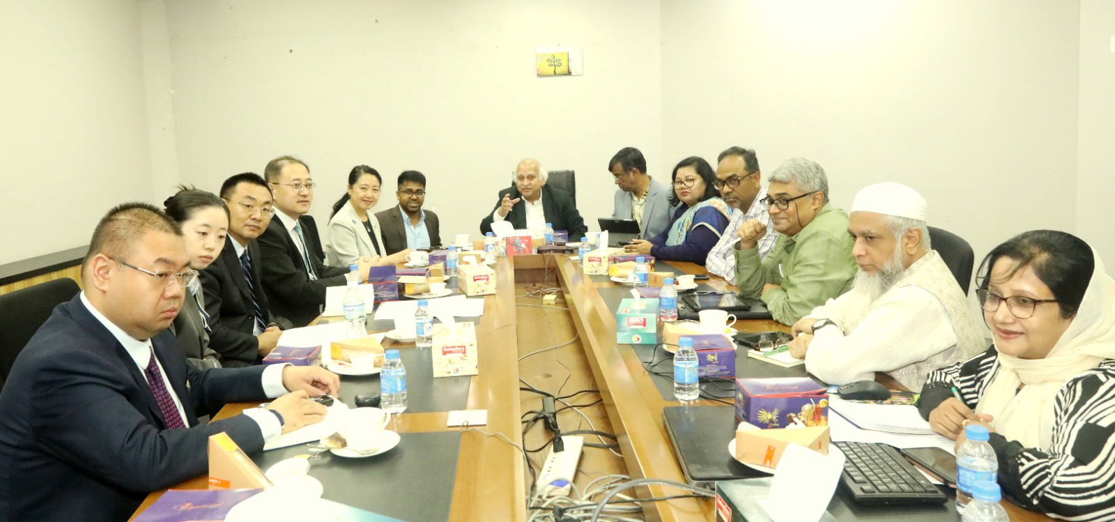 ইউজিসি চেয়ারম্যানের সঙ্গে চীনা প্রতিনিধিদলের সাক্ষাৎ