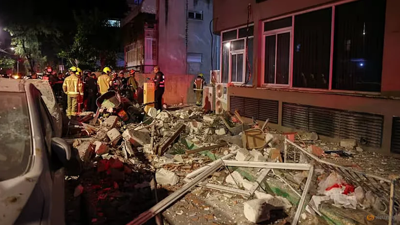 ইসরাইলের তেল আবিবে ইরানের ক্লাস্টার ক্ষেপণাস্ত্র হামলা