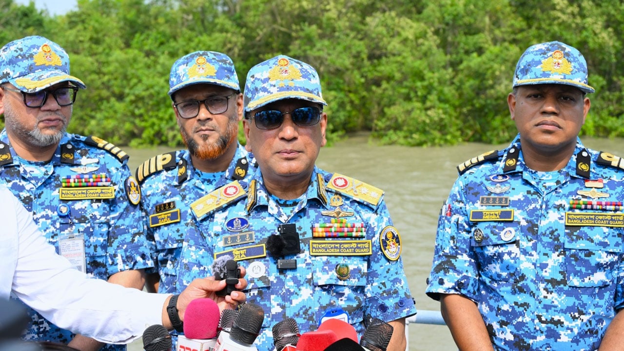সুন্দরবনে দস্যুতা দমনে দৃঢ় অবস্থানে কোস্ট গার্ড : মহাপরিচালক