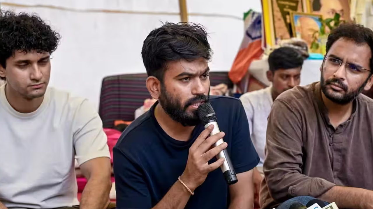 জাতীয় ওয়ার্কিং কমিটি গঠন করল ককরোচ জনতা পার্টি