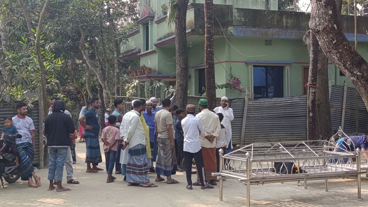 চট্টগ্রামে গ্যাসলাইনে বিস্ফোরণ নিহত তিন জনের বাড়ি শোকের মাতম