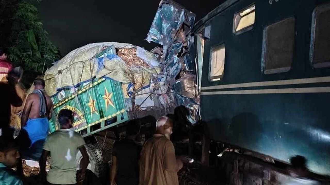 খুলনার সঙ্গে সারাদেশের রেল যোগাযোগ স্বাভাবিক