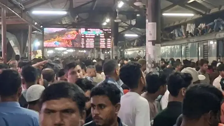 কন্টেইনার ট্রেন লাইনচ্যুত, ঢাকায় শিডিউল বিপর্যয়ে চরম ভোগান্তিতে যাত্রীরা