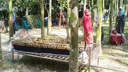 বাবার লাশ পড়ে আছে, সম্পত্তির ভাগ নিয়ে ভাই-বোনের বিরোধ