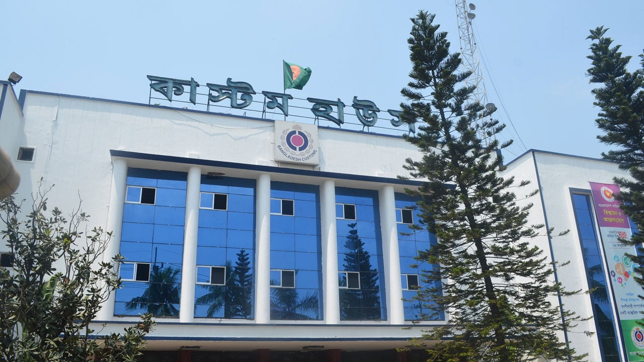 কাস্টম হাউসে ফের কলম বিরতি, স্থবির চট্টগ্রাম বন্দর