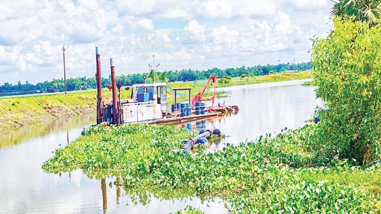 ভাঙন আতঙ্কে চার গ্রামের ৫০ হাজার মানুষ