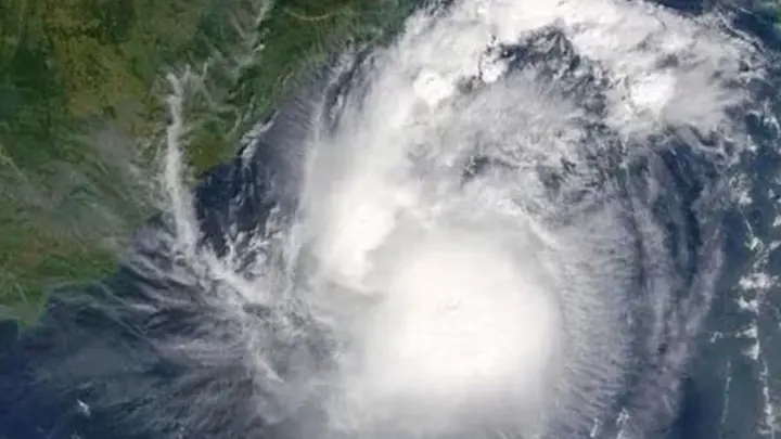 ঘূর্ণিঝড়ের শঙ্কা কাটলেও দেশজুড়ে বৃষ্টি ঝরবে